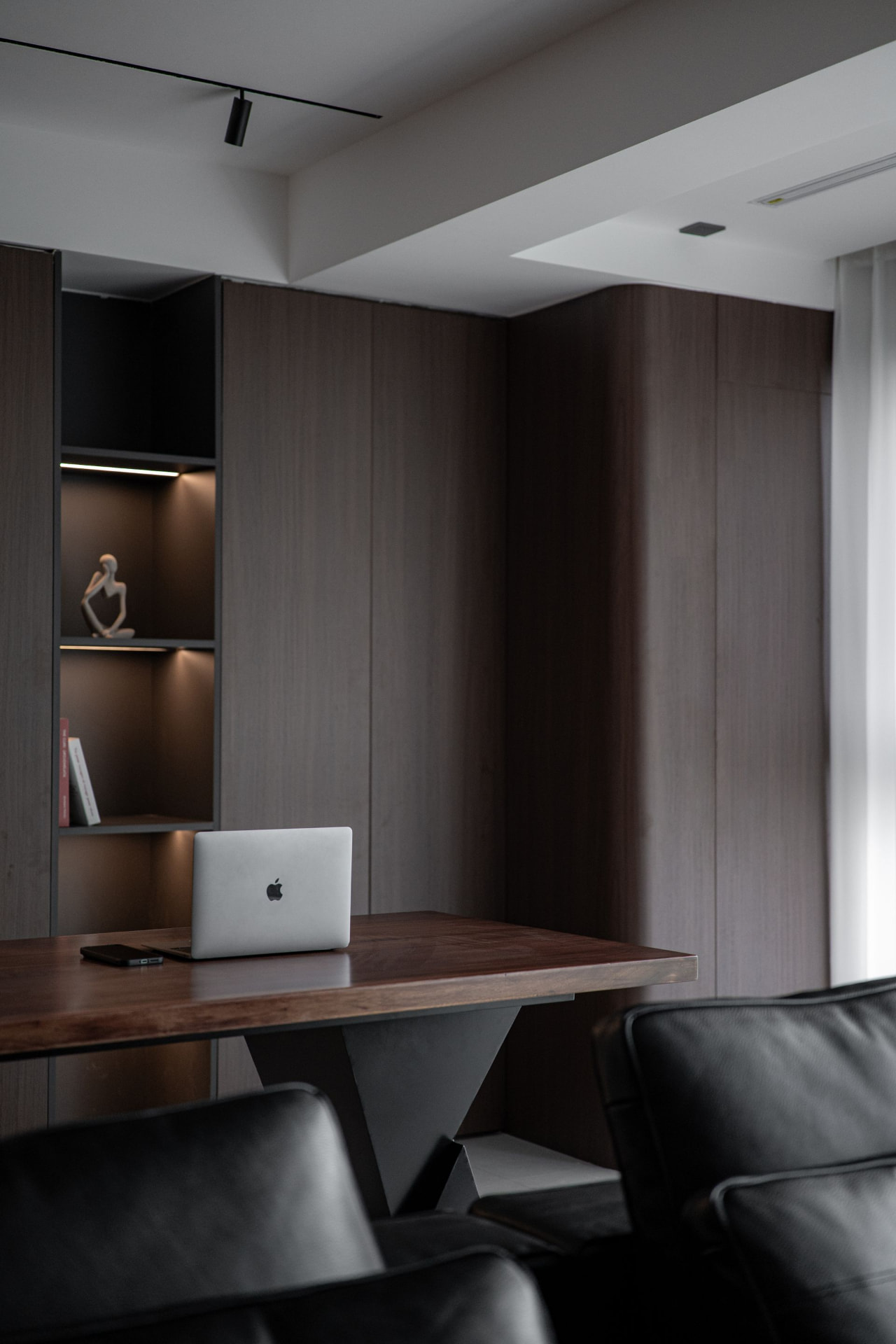 Quiet executive workspace where Broadway Wisdom strategies are built